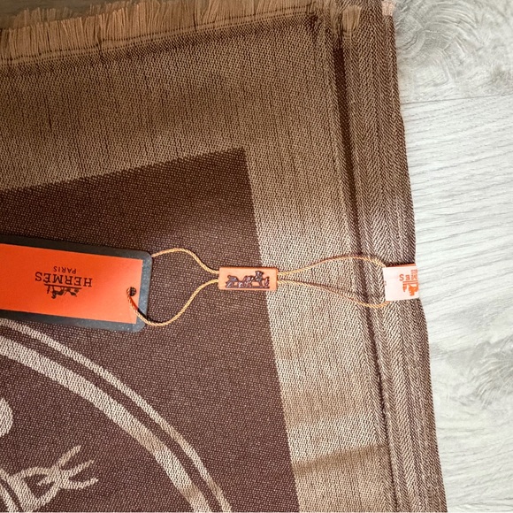 Scarf Hermes ,new with tag ‼️ - Picture 3 of 6